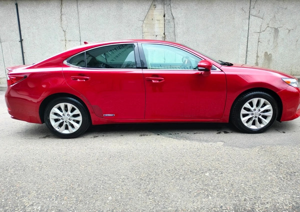 Lexus ES cena 75000 przebieg: 177000, rok produkcji 2014 z Legionowo małe 596